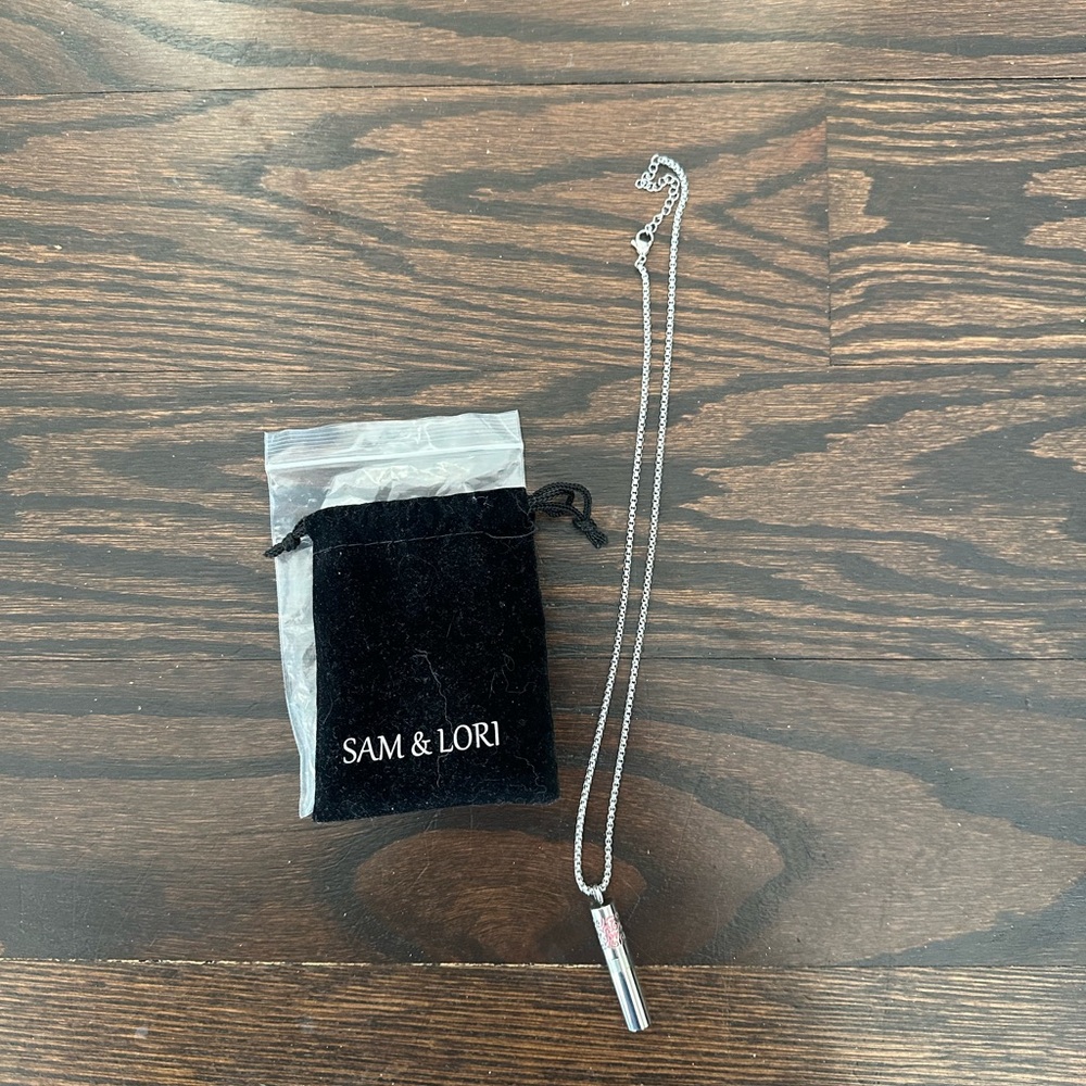 Sam & Lori silver-toned bar pendant necklace made of stainless steel.
